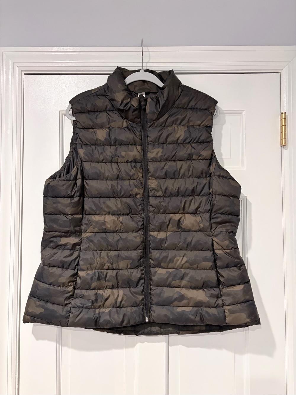 Old Navy Active Camo Puffer Vest XL Lightweight Quilted Zip Vest